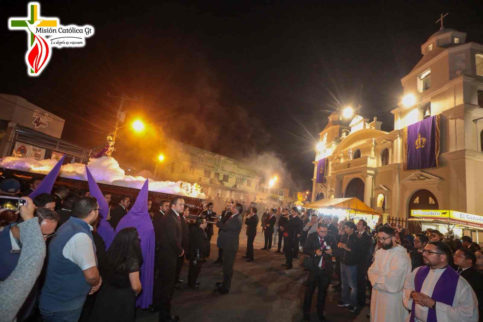 Viacrucis del Niño Nazareno de la Demanda de la iglesia La Merced, zona 1
