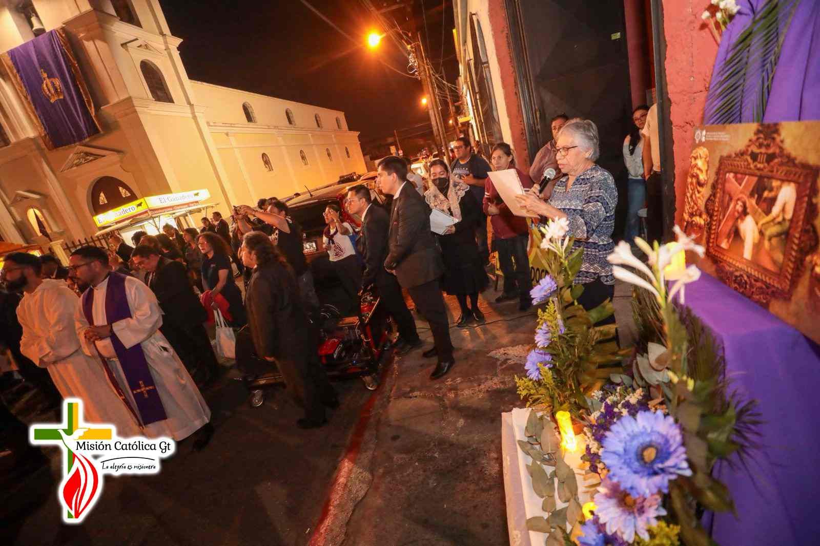 Viacrucis del Niño Nazareno de la Demanda de la iglesia La Merced, zona 1