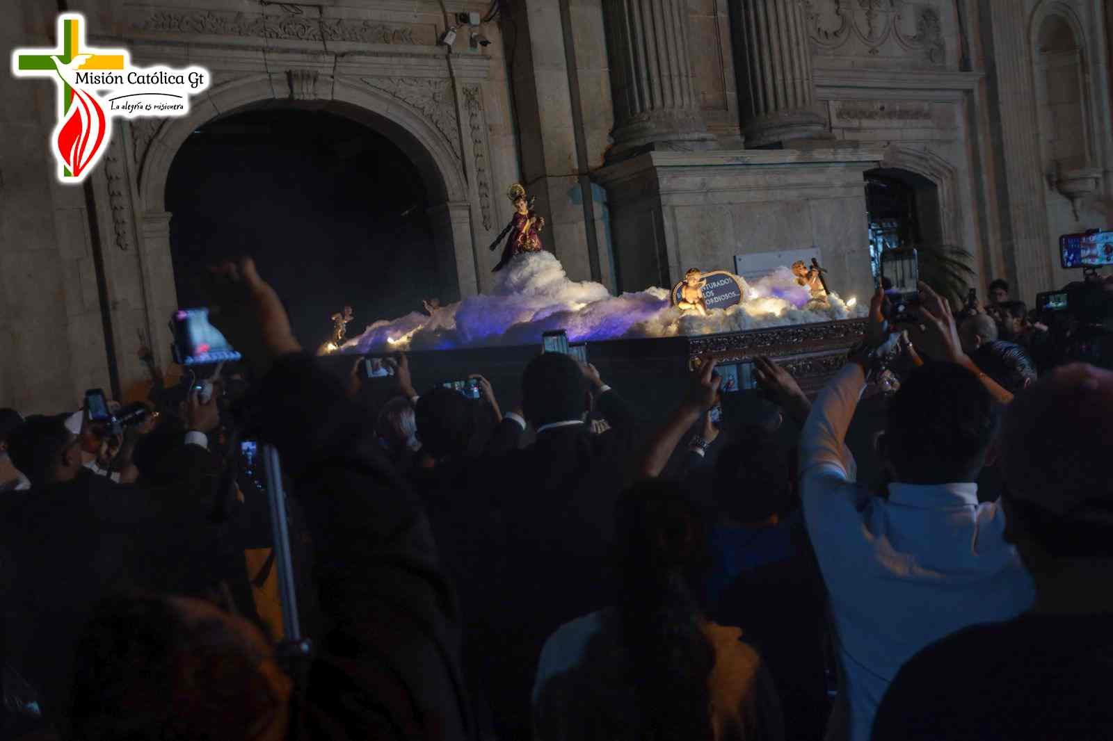 Viacrucis del Niño Nazareno de la Demanda de la iglesia La Merced, zona 1