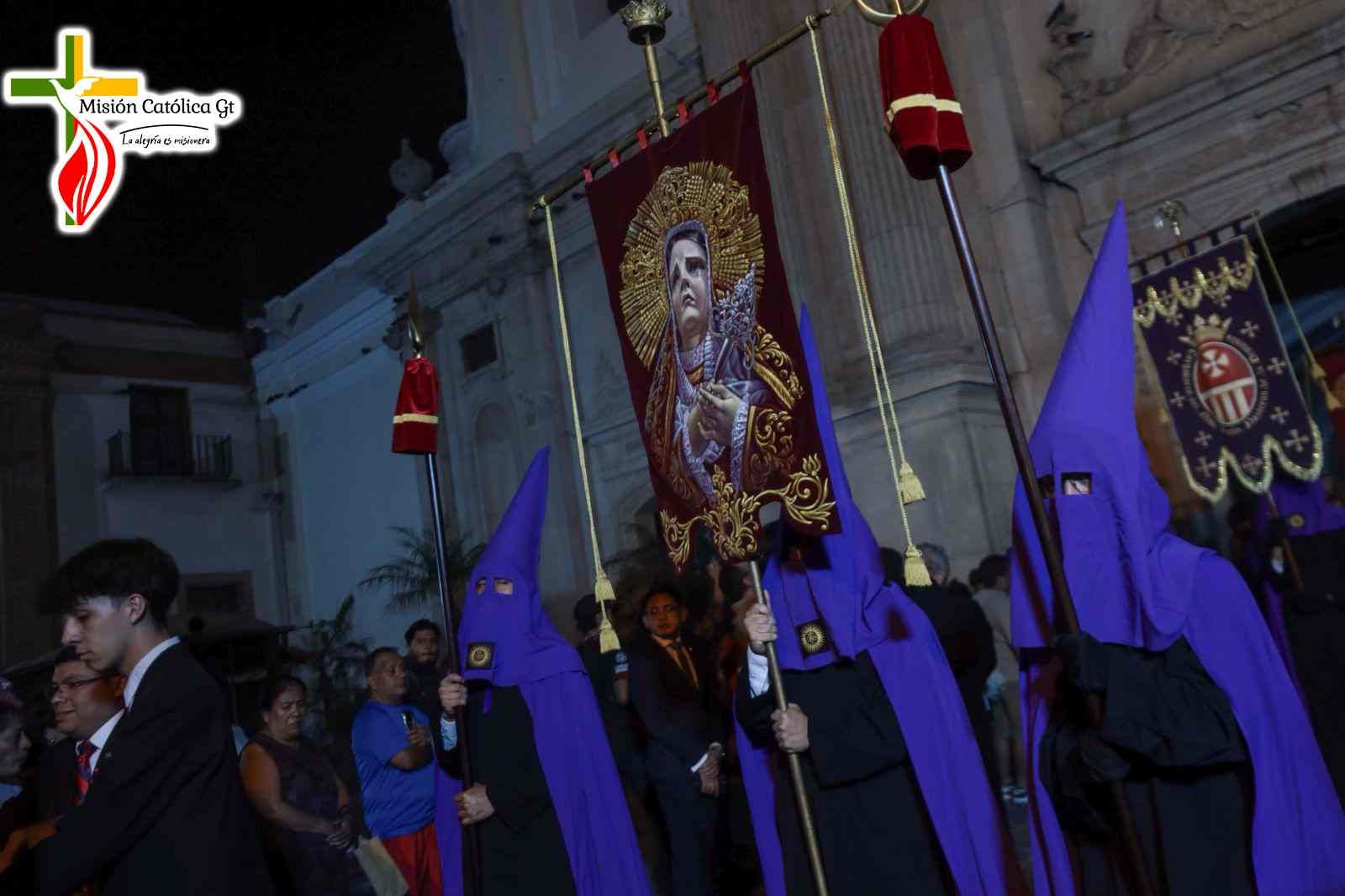 Viacrucis del Niño Nazareno de la Demanda de la iglesia La Merced, zona 1